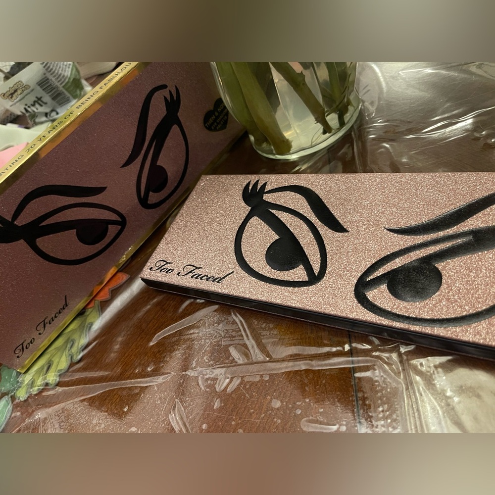 Too Faced Eyeshadow Palette with Gold and Purple Hues - Picture 2 of 5